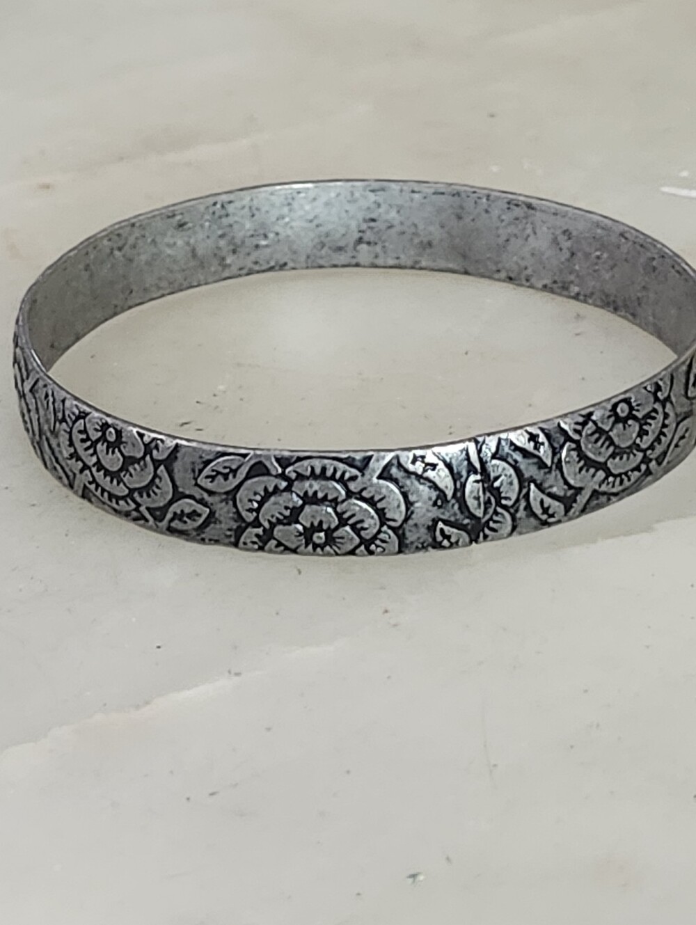 Beautiful Floral Engraved Metal Bangle Bracelet - Silver Tone